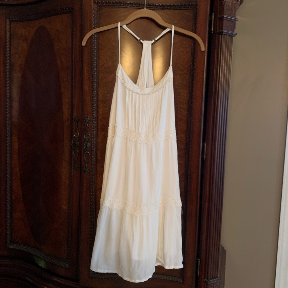 Elegant White Sleeveless Dress